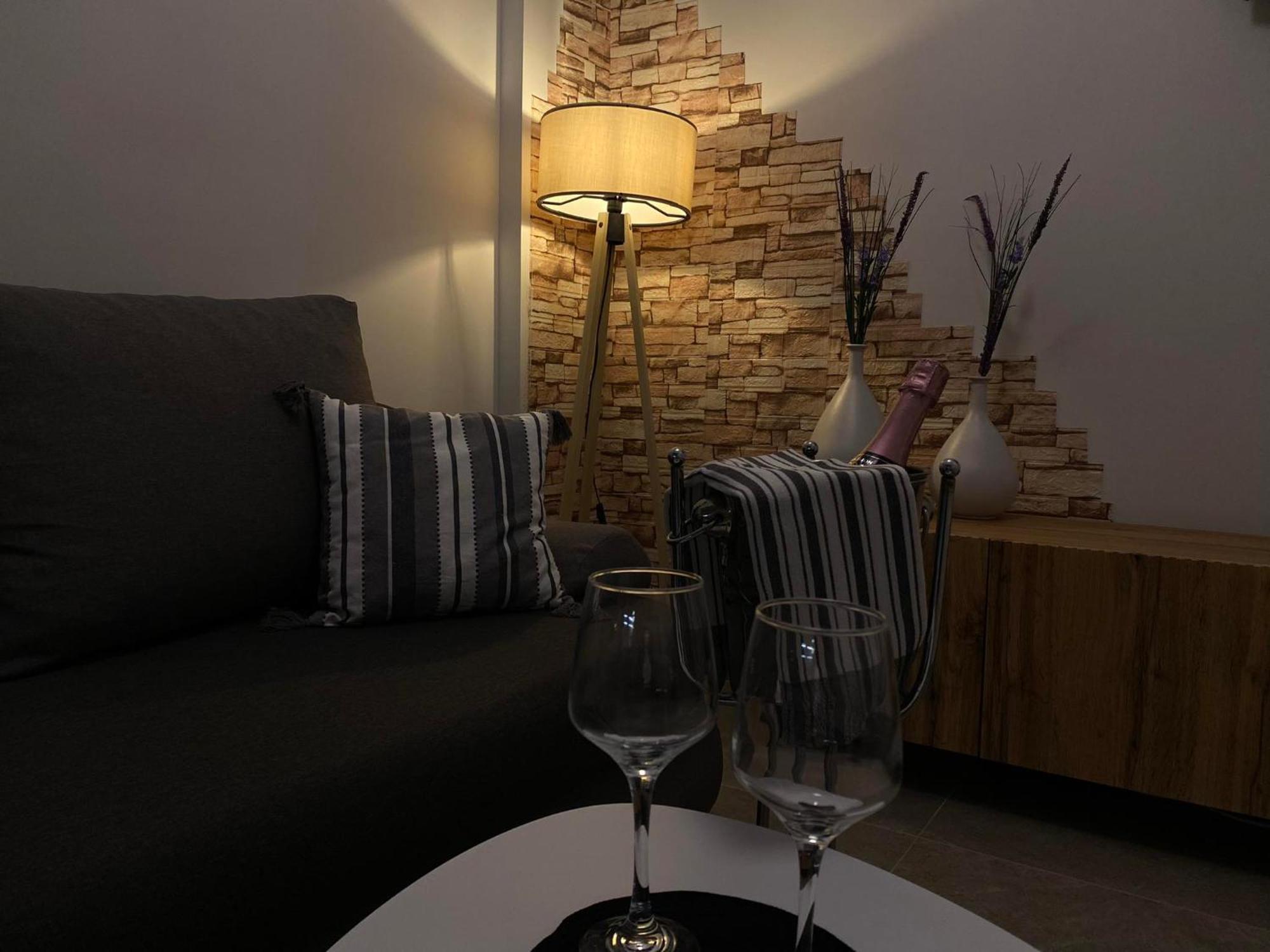 Skg Vibes Apartment Tesalonika Bagian luar foto